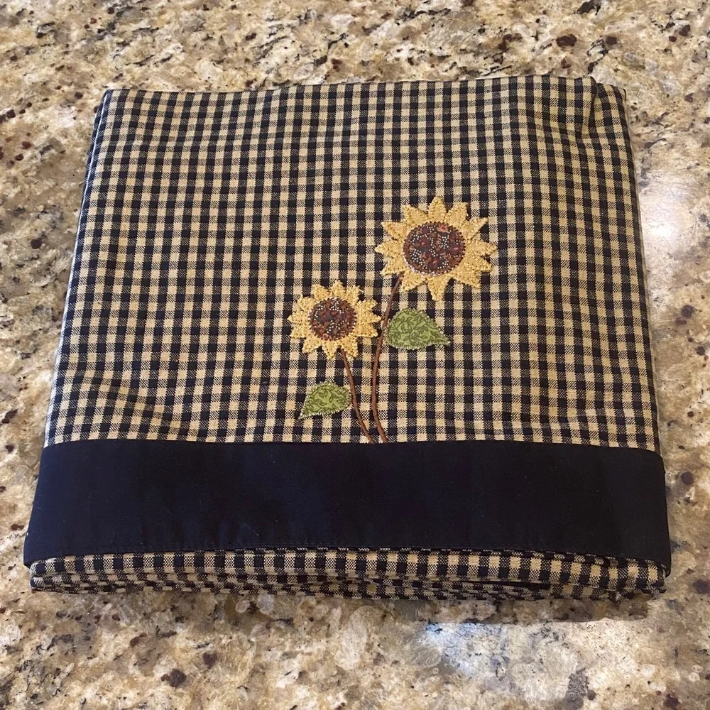 Park Designs NWTBlack & Tan Checkered Shower Curtain with Sunflowers. Beautiful!